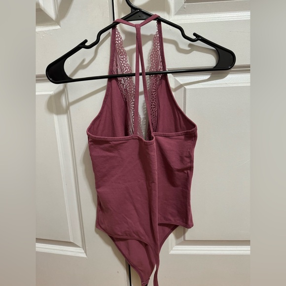 EXPRESS LACE TRIMMED DEEP V MAGENTA BODYSUIT - Picture 2 of 3